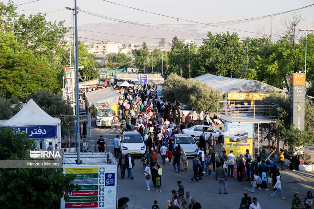 تکه ای از دورهمی ما و کتاب که می ماند+ فیلم