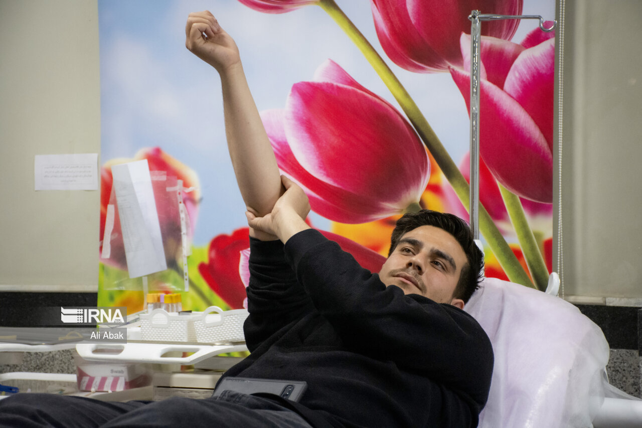 فیلم | نذر خون در عاشورای بوشهر