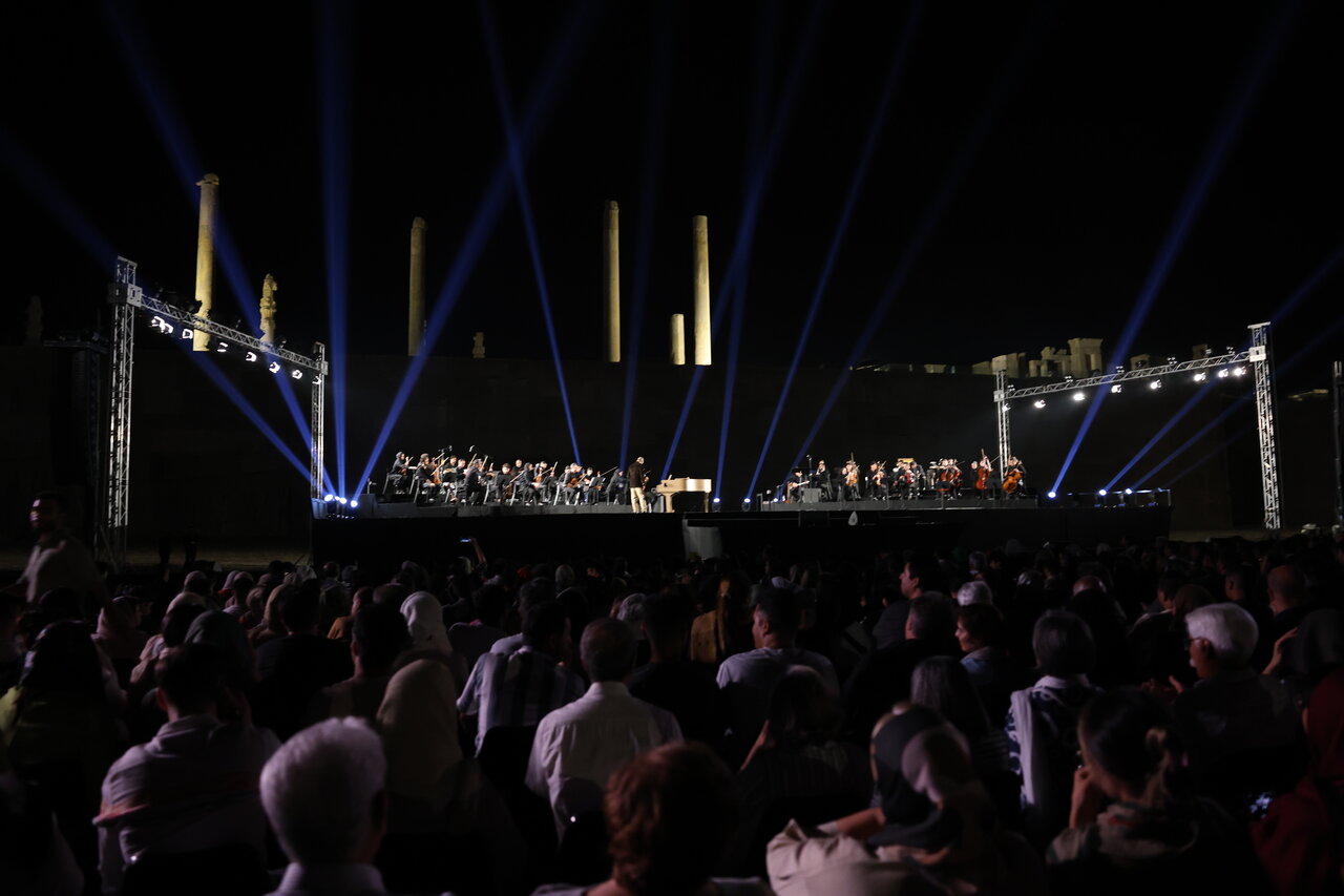 گزارش تصویری از کنسرت علیرضا قربانی در تخت جمشید