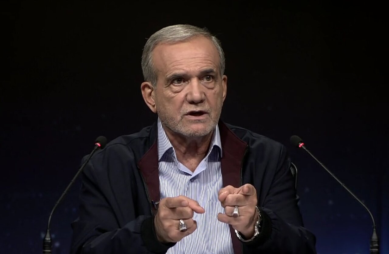 آقای جلیلی بااین‌همه دیدار مردمی یا قدرت اقناع ندارید یا سولی‌لوگ می‌کنید/ آقای پزشکیان خلاصه فیلتر را برمی‌دارید یا با پروتکل‌های جهانی ادامه می‌دهید