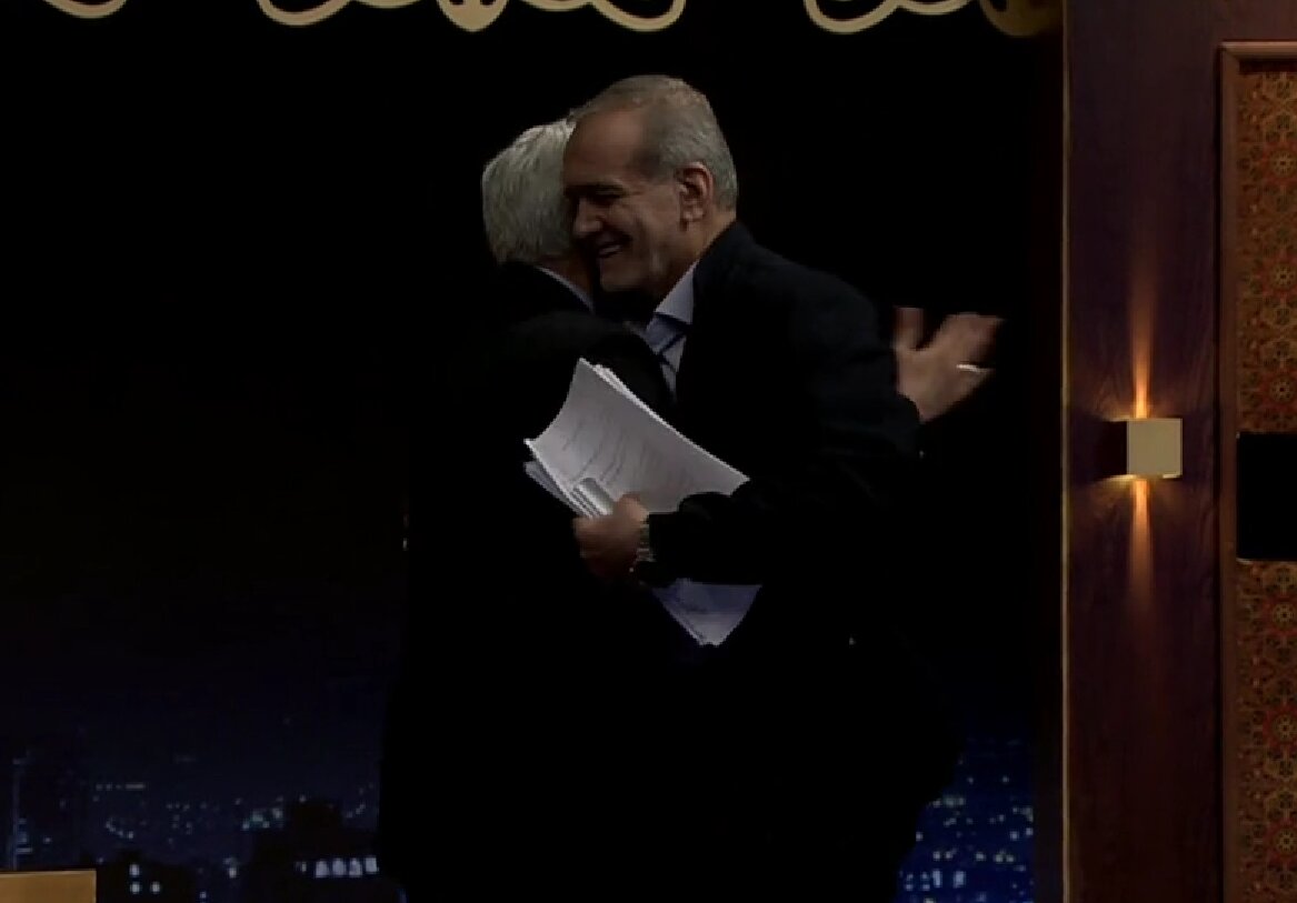 آقای جلیلی بااین‌همه دیدار مردمی یا قدرت اقناع ندارید یا سولی‌لوگ می‌کنید/ آقای پزشکیان خلاصه فیلتر را برمی‌دارید یا با پروتکل‌های جهانی ادامه می‌دهید