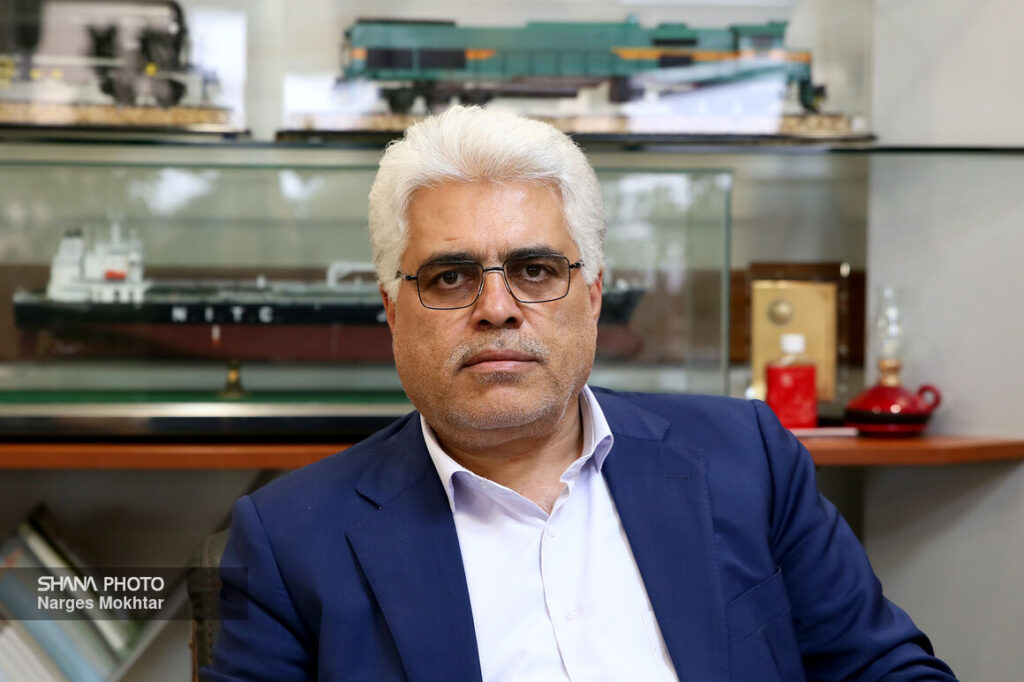 حجم بالای بنزین ۳ هزار تومانی در کارت‌ها؛ نیازی به کارت جایگاه‌ها نیست