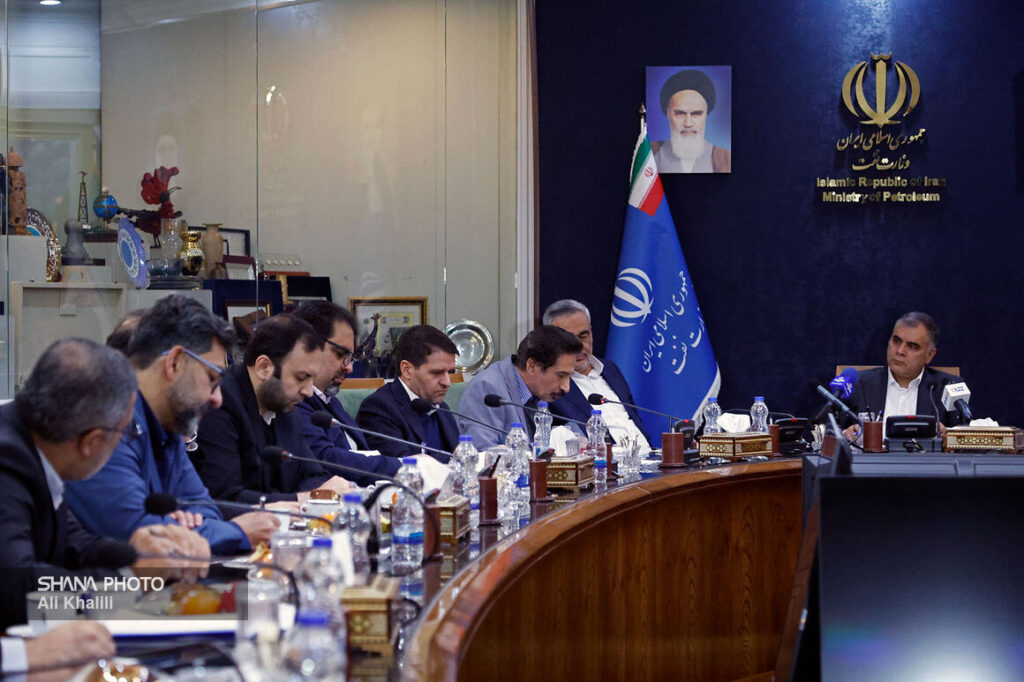 نشست هم‌اندیشی وزیر نفت با فعالان پتروشیمی