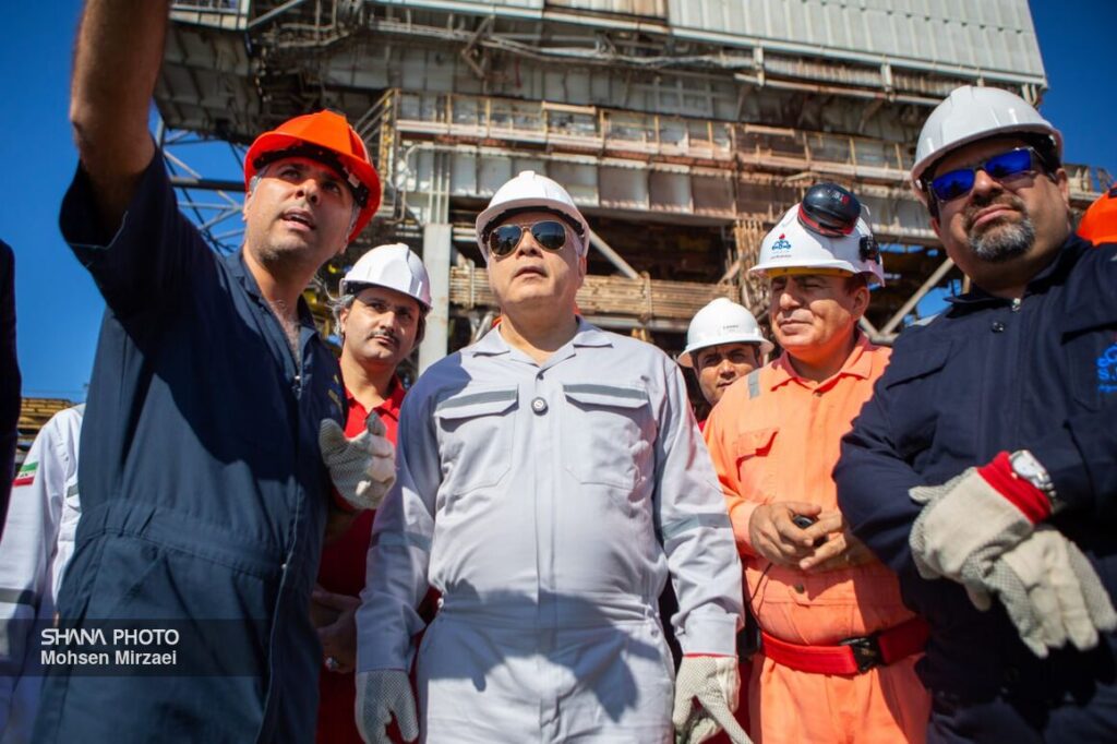 بازدید وزیر نفت از سکوی SPD13A پارس جنوبی