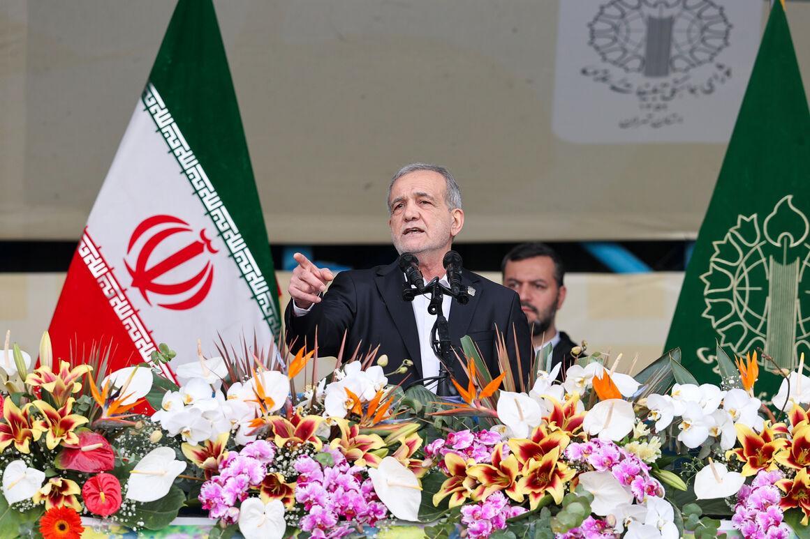 دولت آماده شنیدن صدای مردم است/ از نارساییها عذرخواهی میکنم