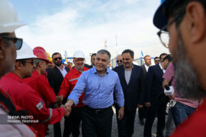 وزیر نفت و معاونانش در «میدان»