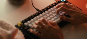 بررسی صفحه کلید Corsair Makr Pro 75 (اثر هال + قاب آلومینیومی) – KitGuru