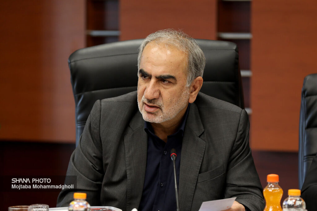 مدیریت مصرف سوخت با توسعه حمل‌ونقل عمومی و اجرای سیاست‌های غیرقیمتی