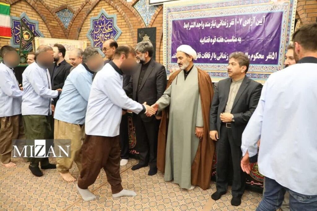 بازدید رئیس کل دادگستری آذربایجان غربی و ۲۷۰ قاضی و وکیل از زندان‌ها و بازداشتگاه‌های استان آذربایجان غربی/۱۰۷ نفر محکوم مالی و جرائم غیرعمد از زندان آزاد شدند