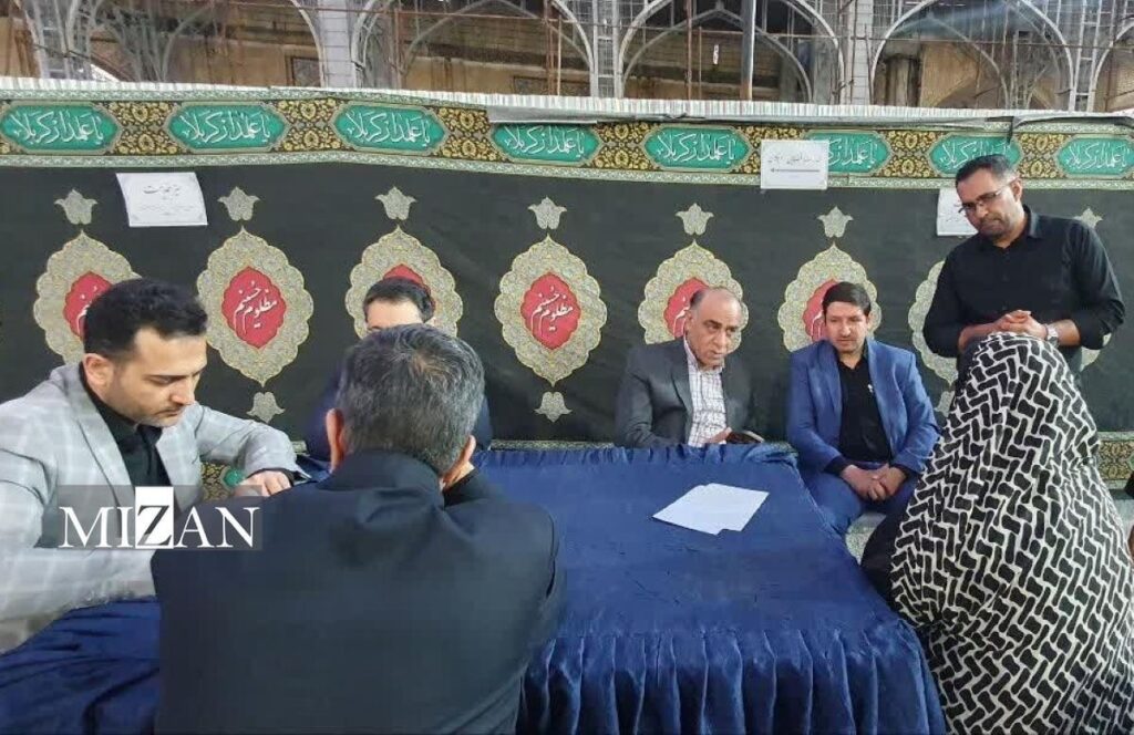 برپایی میز خدمت در حرم حضرت زینب (س) اصفهان به مناسبت هفته قوه قضاییه