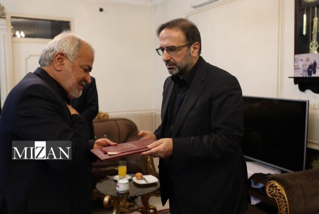 رئیس کل و جمعی از مدیران دادگستری استان البرز با خانواده شهدای دستگاه قضا دیدار کردند