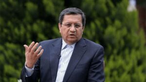 همتی: آماده رفع موانع بانکی صادرات خدمات فنی و مهندسی به عراق هستیم