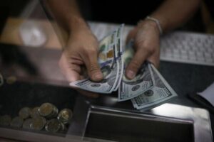 افزایش قیمت دلار و یورو در مرکز مبادله