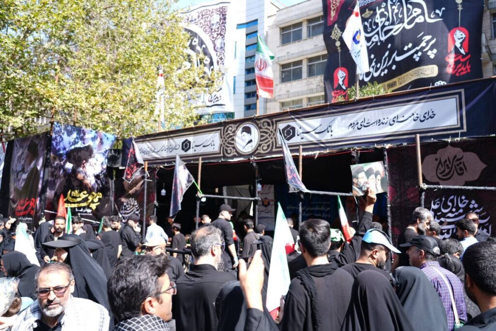 تداوم خدمت‌رسانی بانک سینا به عزاداران در دومین روز آیین وداع با رهبر شهید انقلاب