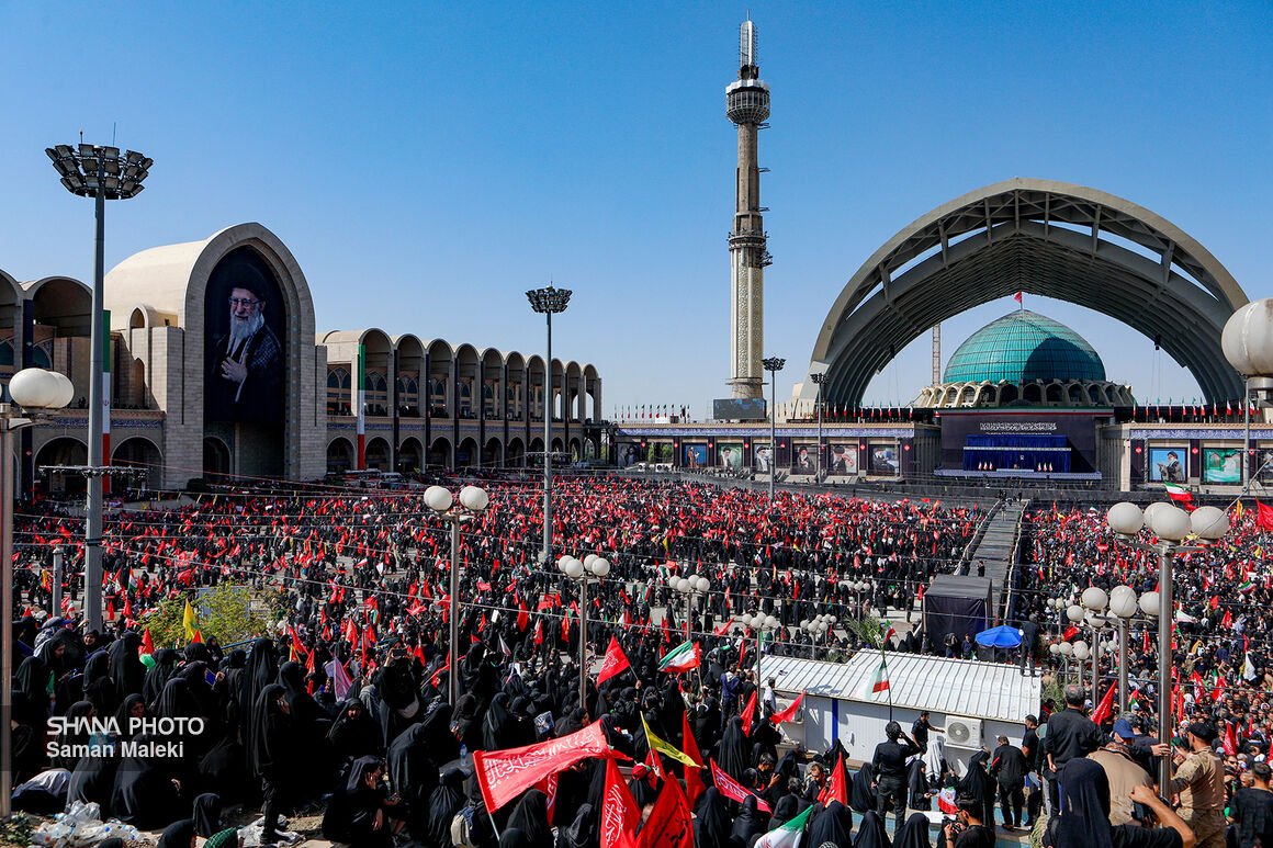 آیین اقامه نماز بر پیکر رهبر شهید ایران