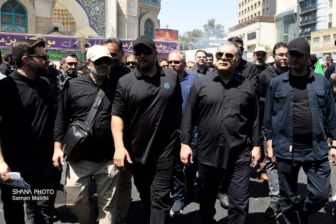 حضور وزیر نفت در مراسم تشییع آقای شهید ایران – ۱