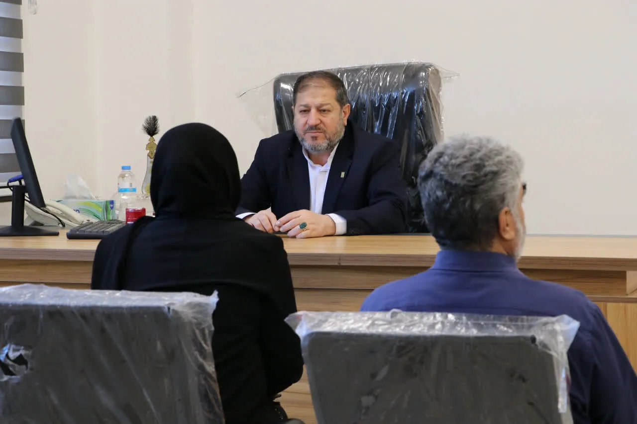 رئیس کل دادگستری ایلام به درخواست ۴۸ نفر از مراجعین در ملاقات مردمی رسیدگی کرد