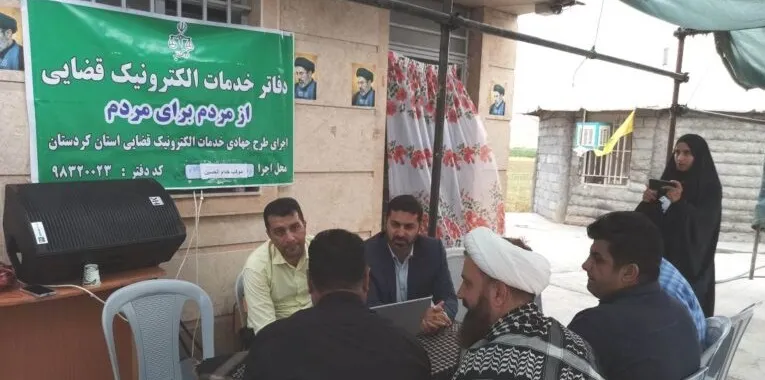 برپایی میز خدمت قضایی جهادی در مسیر زائران اربعین حسینی در شهرستان کامیاران