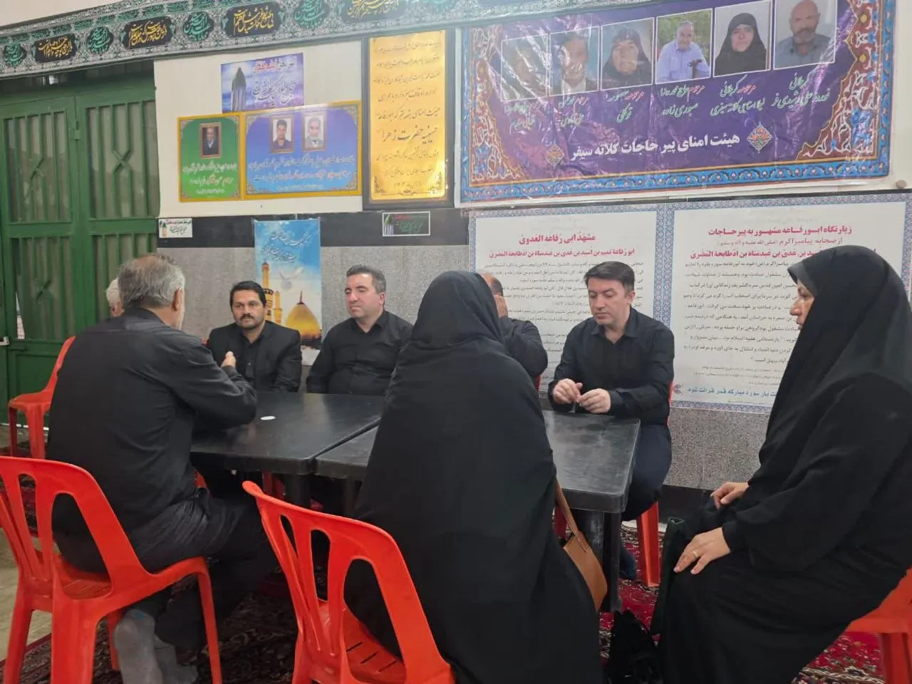 برگزاری میز خدمت رئیس سازمان ثبت در حسینیه حضرت زهرا (س) شهرستان سبزوار