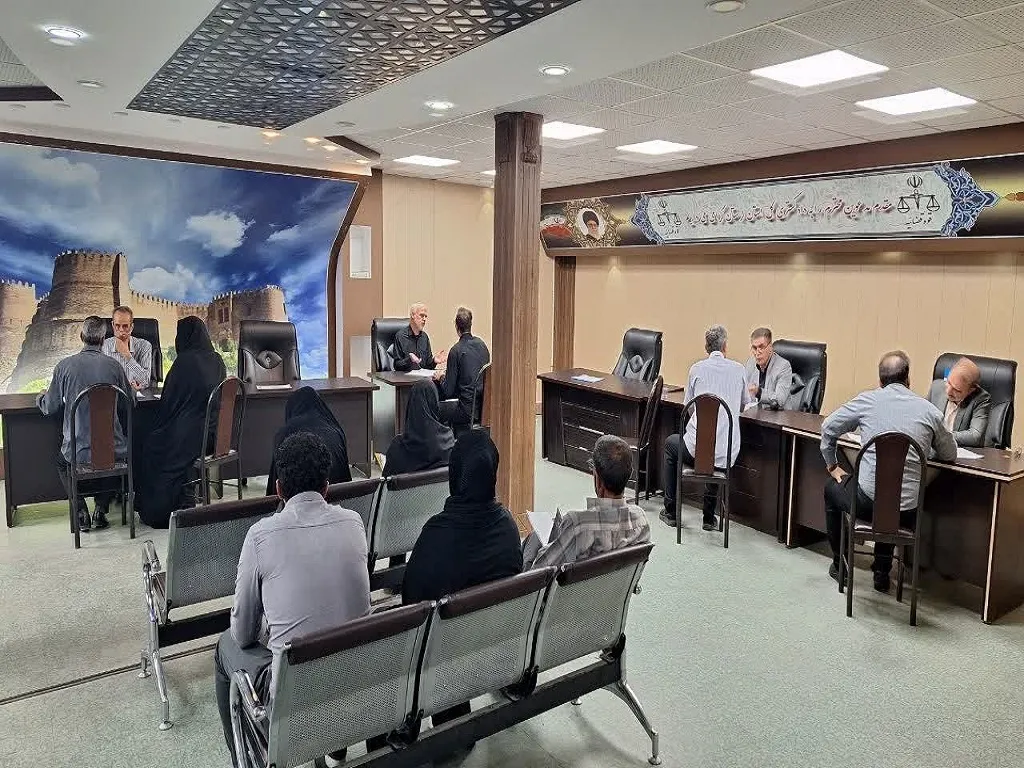 مسئولان قضایی استان لرستان به مشکلات ۵۳۱ نفر از مراجعین در ملاقات‌های مردمی رسیدگی کردند