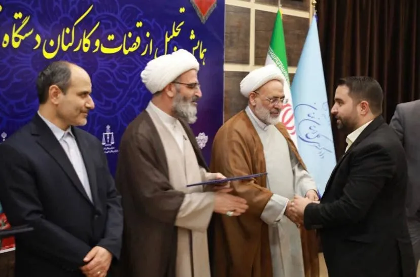 رئیس مرکز آمار و فناوری اطلاعات قوه قضاییه: هوشمندسازی عدلیه راهبردی برای استمرار عدالت در هر شرایط است/ رئیس کل دادگستری استان سمنان: قضات و کارکنان اداری نمونه، نماینده جمع گسترده نیروهای شایسته دستگاه قضایی هستند