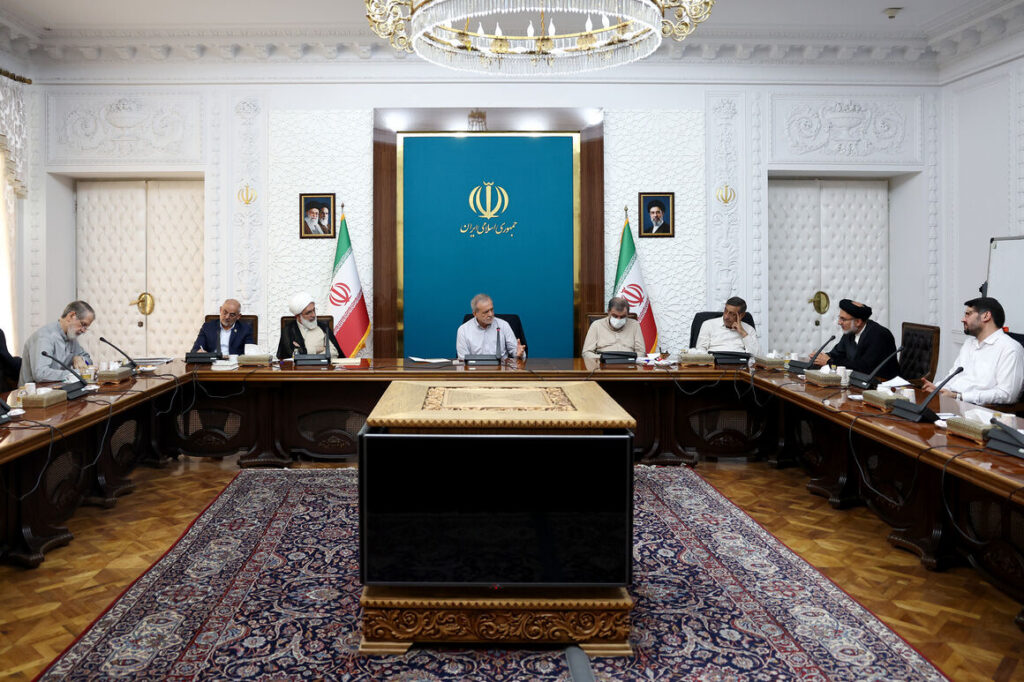 ** تأکید رئیس‌جمهوری بر تداوم توسعه کشور در شرایط جنگ ترکیبی و مدیریت چالش‌های اقتصادی