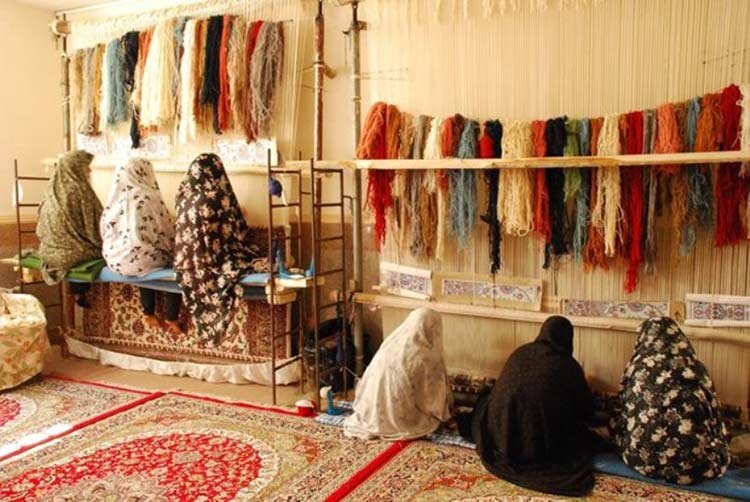دولت ۷۰ درصد حق بیمه قالیبافان را پرداخت می‌کند؛ آغاز طرح حمایت از فعالان صنعت فرش