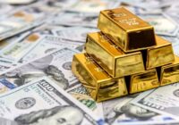 عبور دلار از مرز ۲۴۵ هزار تومان؛ تحلیل دلایل جهش و تأثیر آن بر بازار طلا