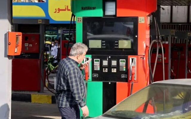 کاهش ۸ درصدی مصرف بنزین در کشور؛ ثبتنام ۵ هزار تاکسی اینترنتی برای دوگانهسوز شدن