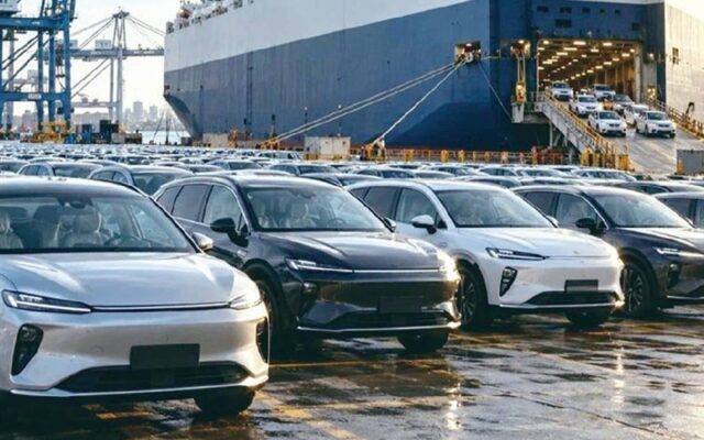 تمدید مهلت واردات خودروهای لوکس از بودجه ۱۴۰۴؛ وضعیت سهمیههای سال ۱۴۰۵ همچنان مبهم