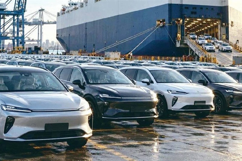 تمدید مهلت واردات خودروهای لوکس از بودجه ۱۴۰۴؛ وضعیت سهمیههای سال ۱۴۰۵ همچنان مبهم