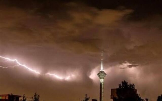 وقوع طوفان در جنوب تهران موجب قطعی برق شد؛ تلاش برای رفع مشکل ادامه دارد