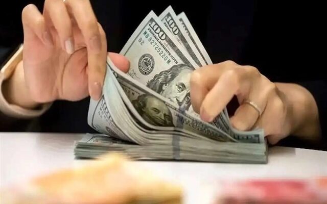 کاهش ۱۵ هزار تومانی قیمت دلار؛ آیا روند نزولی ادامه خواهد داشت؟